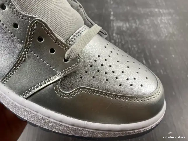 Rep Jordan Giving Air FD6815-001 1 High Golf Gift 0617